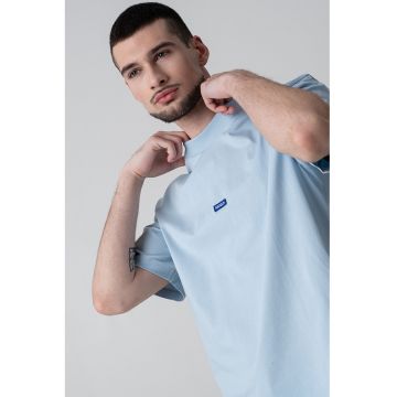 Tricou cu decolteu la baza gatului si logo Nieros