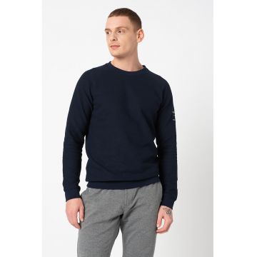 Pulover texturat cu decolteu la baza gatului si maneci raglan