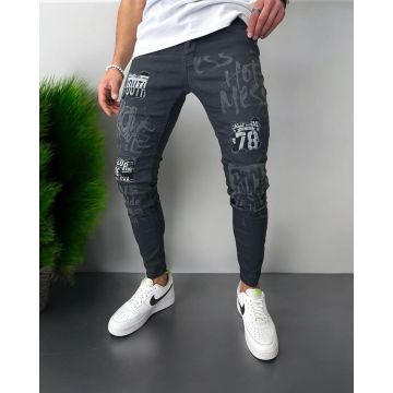 Blugi barbati conici  imprimeu si stikere  1253 H1-4