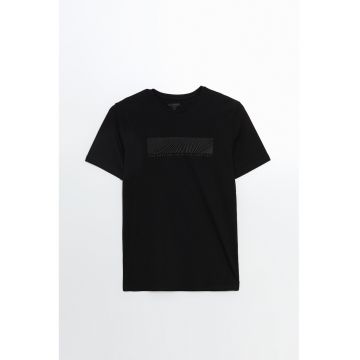 Tricou cu decolteu la baza gatului si imprimeu