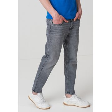 Blugi conici cu aspect decolorat
