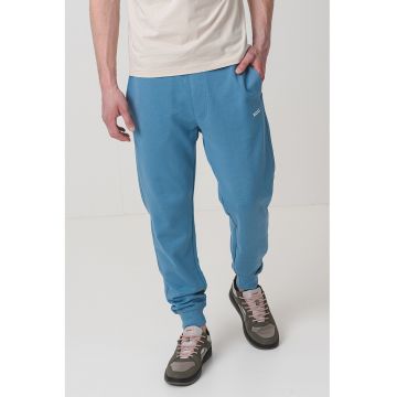 Pantaloni de trening cu croiala conica si snur