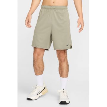 Pantaloni scurti cu buzunare oblice si tehnologie Dri-FIT - pentru antrenament
