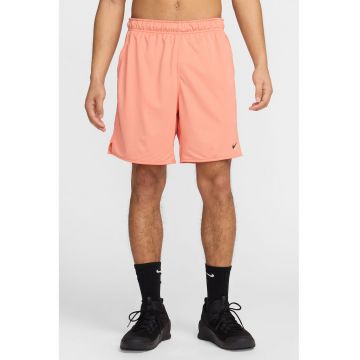 Pantaloni scurti cu buzunare oblice si tehnologie Dri-FIT - pentru antrenament