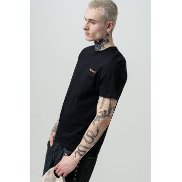 Tricou cu decolteu la baza gatului si logo