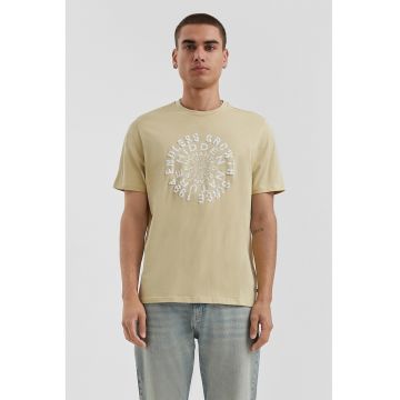 Tricou cu imprimeu text si decolteu la baza gatului