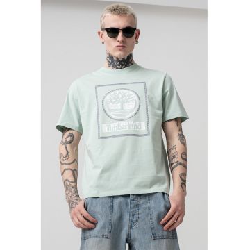 Tricou cu logo si decolteu la baza gatului
