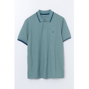 Tricou polo cu fenta cu nasturi