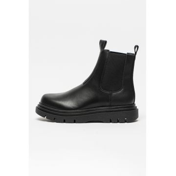 Ghete Chelsea de piele lacuita Ghete Chelsea de piele lacuita