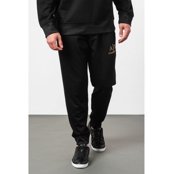 Pantaloni de trening cu logo discret