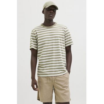 Tricou cu decolteu la baza gatului si model in dungi