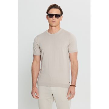 Tricou cu decolteu la baza gatului si model uni