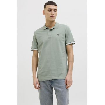 Tricou polo cu logo discret brodat