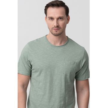 Tricou regular fit uni cu buzunar aplicat