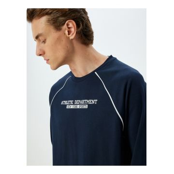 Bluza de trening cu decolteu la baza gatului si maneci raglan