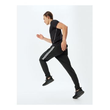 Pantaloni de trening conici cu detalii contrastante