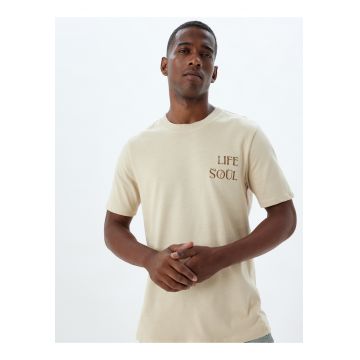 Tricou cu decolteu la baza gatului