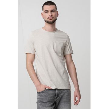 Tricou cu decolteu la baza gatului si buzunar pe piept