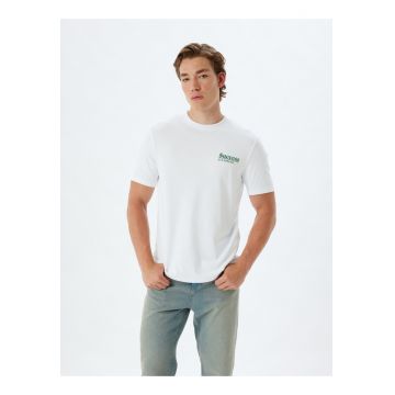 Tricou cu decolteu la baza gatului si detaliu cu imprimeu text