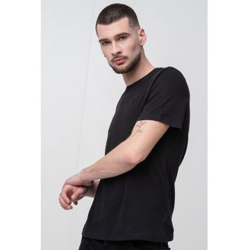Tricou cu decolteu la baza gatului si logo brodat - Negru