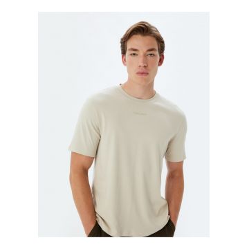 Tricou cu decolteu la baza gatului si model uni