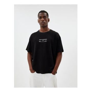 Tricou supradimensionat cu decolteu la baza gatului