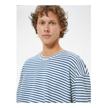 Tricou supradimensionat cu model in dungi