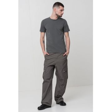 Tricou uni cu decolteu la baza gatului