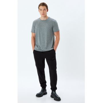 Tricou uni cu decolteu la baza gatului