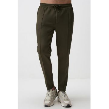 Pantaloni de trening cu snur si buzunare laterale - Kaki -