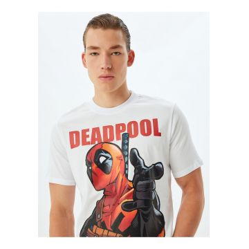 Tricou cu decolteu la baza gatului si imprimeu cu Deadpool
