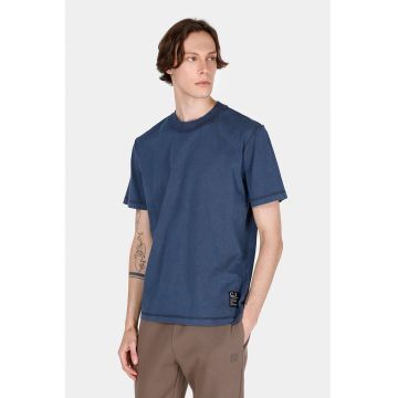 Tricou cu decolteu la baza gatului si model uni