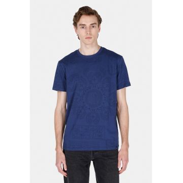 Tricou cu imprimeu si decolteu la baza gatului