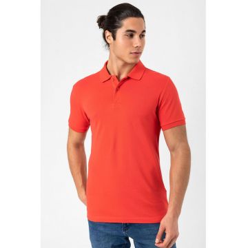 Tricou polo regular fit cu detaliu cu logo discret - Coral