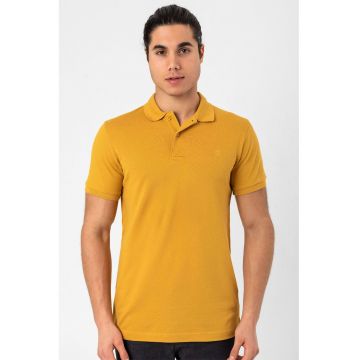 Tricou polo regular fit cu detaliu cu logo discret