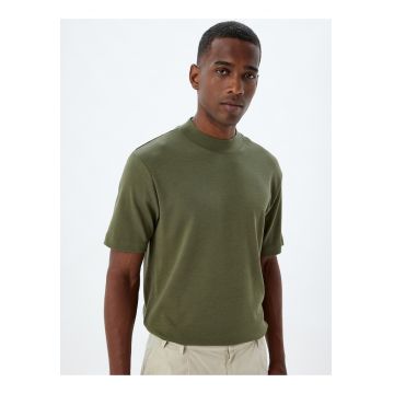 Tricou uni cu decolteu la baza gatului