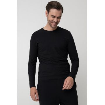 Bluza cu decolteu la baza gatului
