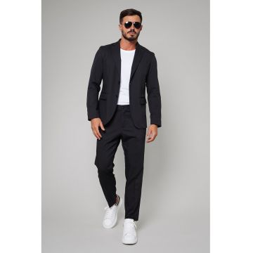 Costum cu pantaloni conici