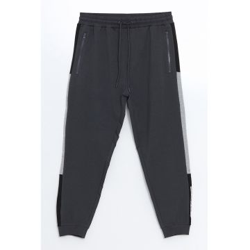Pantaloni de trening cu buzunare cu fermoar