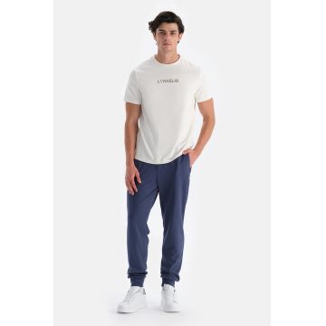 Pantaloni de trening cu buzunare laterale si snur