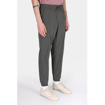 Pantaloni de trening cu buzunare si snur