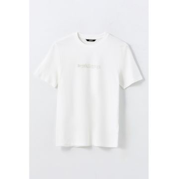 Tricou cu decolteu la baza gatului