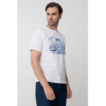 Tricou cu decolteu la baza gatului si imprimeu