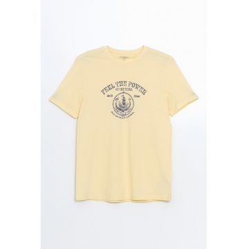 Tricou cu decolteu la baza gatului si imprimeu grafic