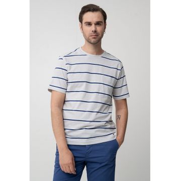 Tricou cu decolteu la baza gatului si imprimeu in dungi