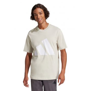 Tricou cu decolteu la baza gatului si imprimeu logo