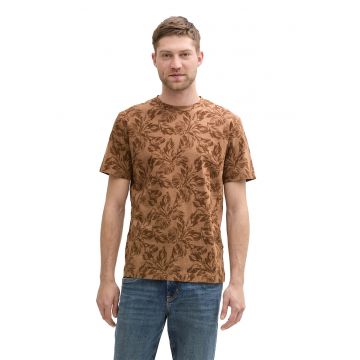 Tricou cu decolteu la baza gatului si model