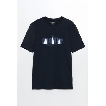 Tricou cu imprimeu grafic si text