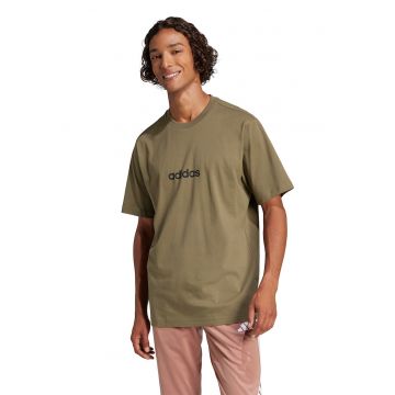 Tricou cu logo si decolteu la baza gatului