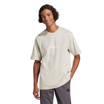 Tricou cu logo si decolteu la baza gatului